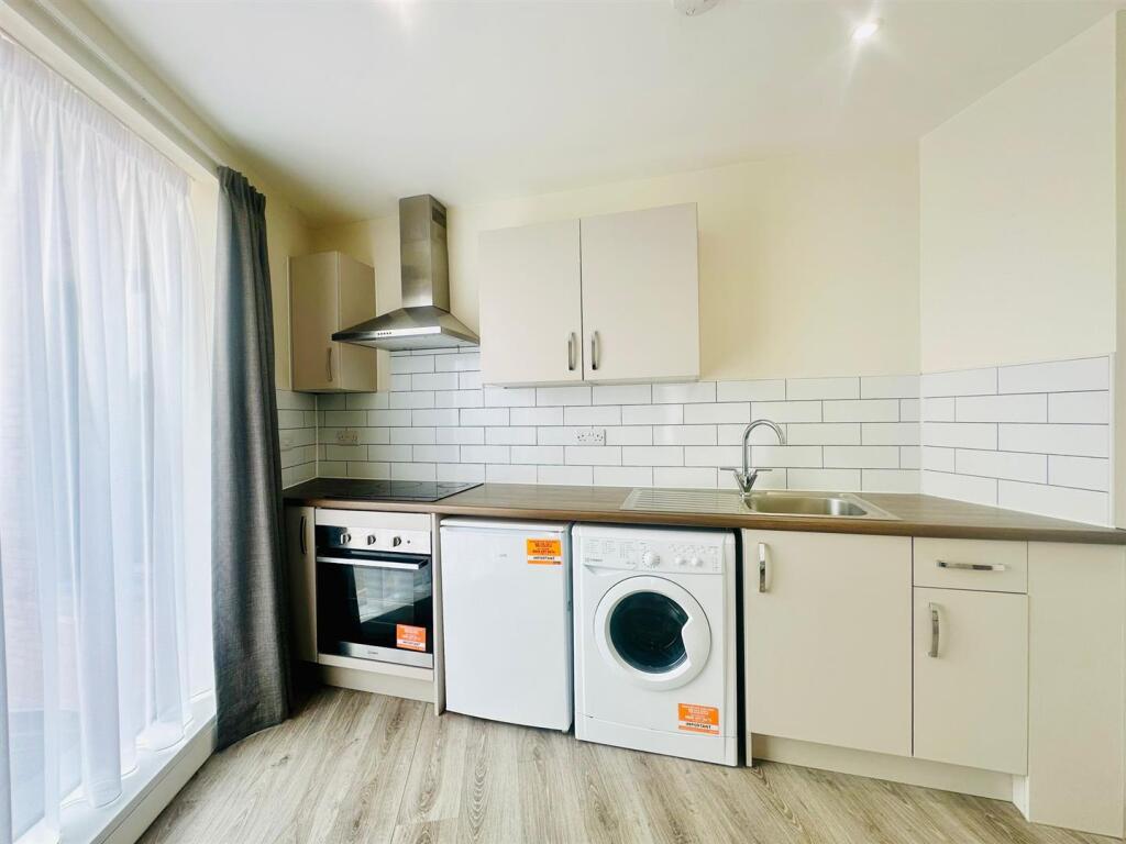 Open plan living/kitchen