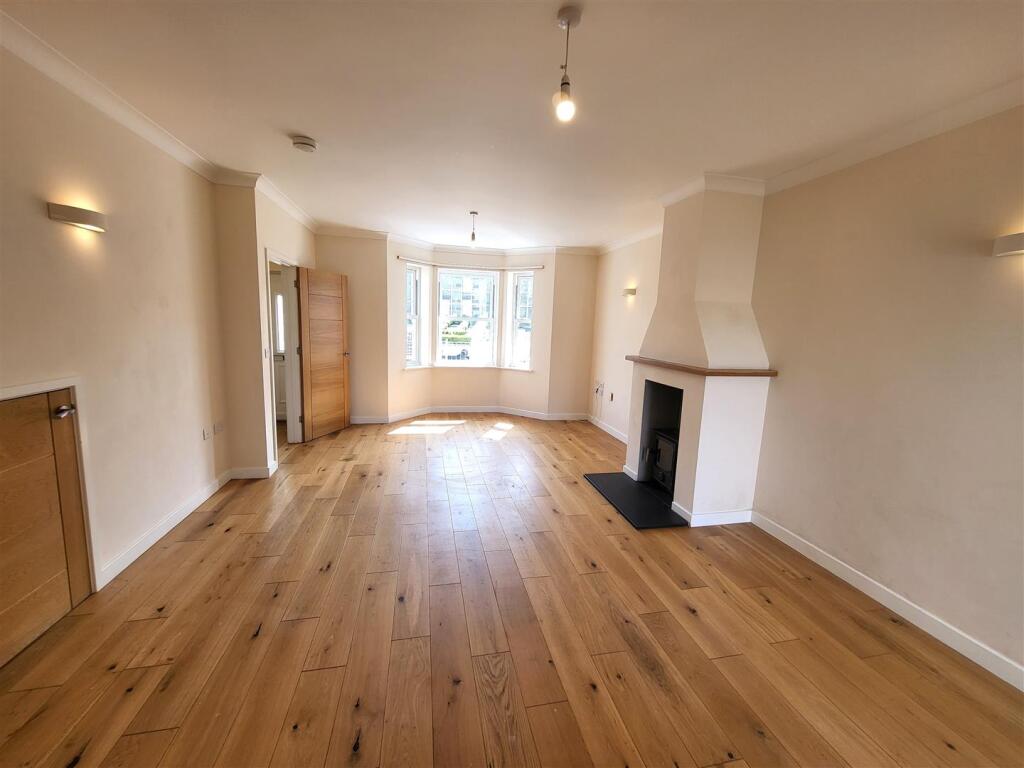 Lounge towards window.jpg