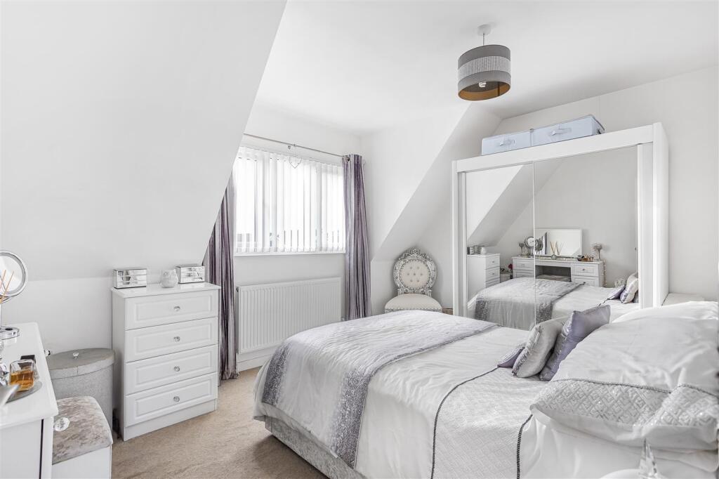 Wrens Avenue Bedroom.jpg