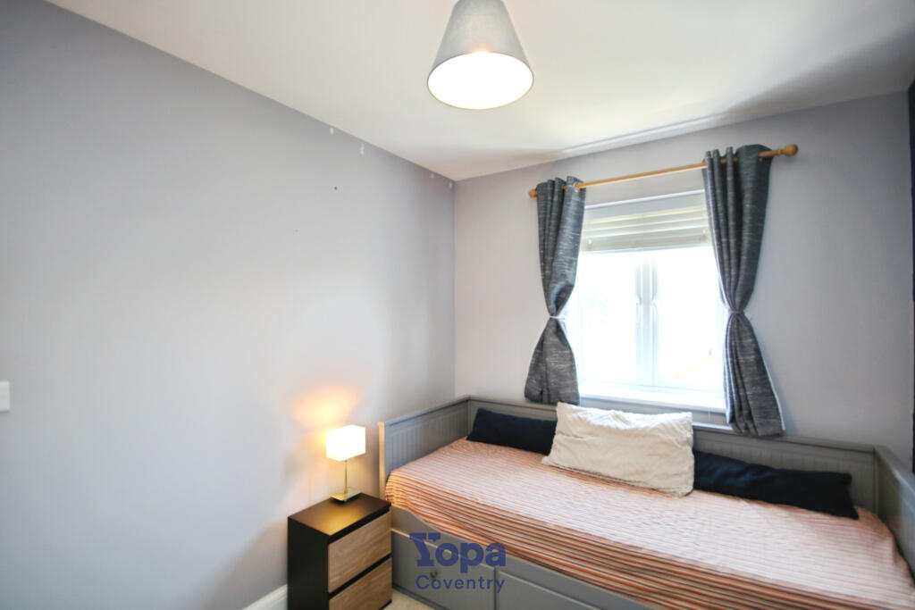 04e34de7-Bed 202.JPG