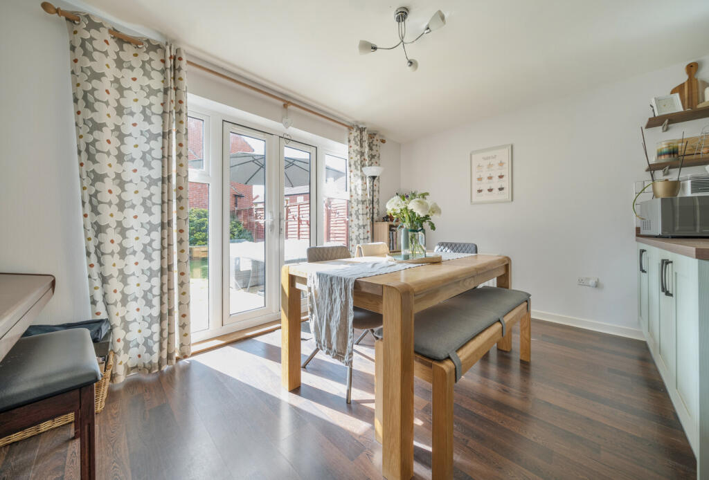 1348318-4-68cd67d...