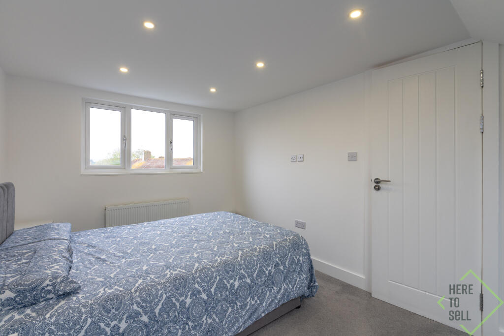 15 Flexmere Rd, London N17 7AU-8