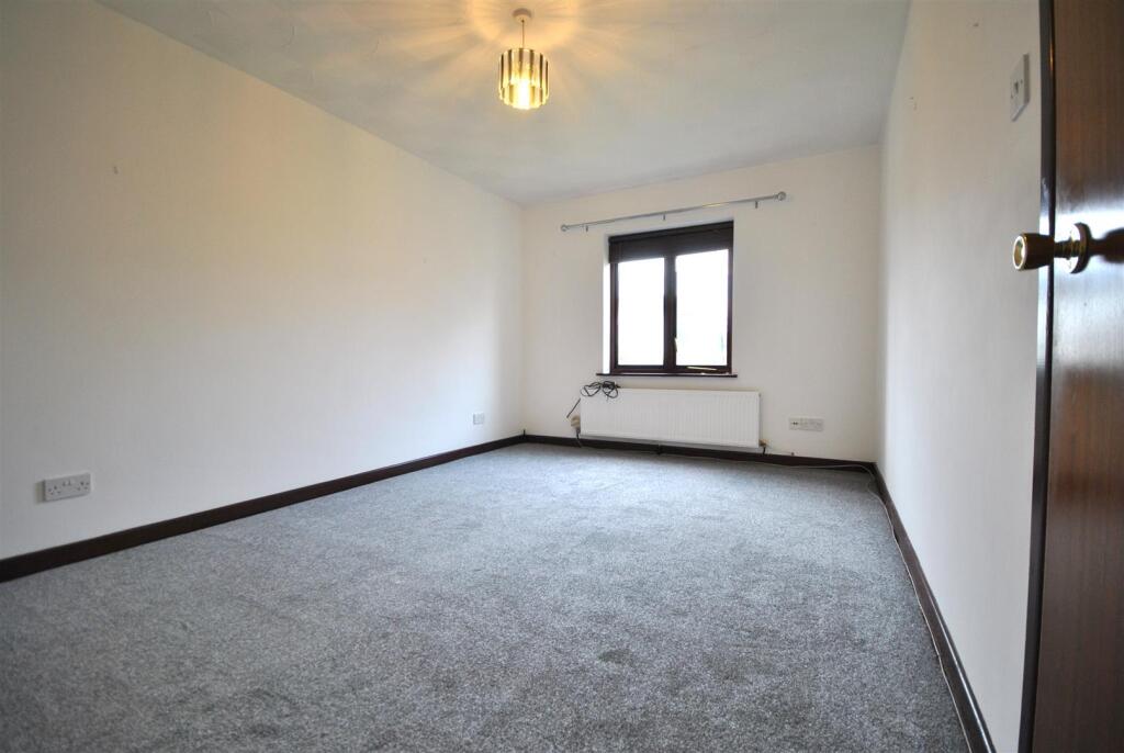 Lounge 1.JPG