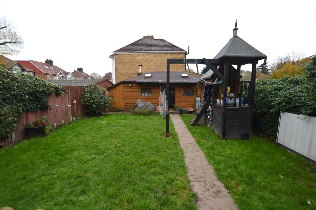 43 Station Road gdn.JPG
