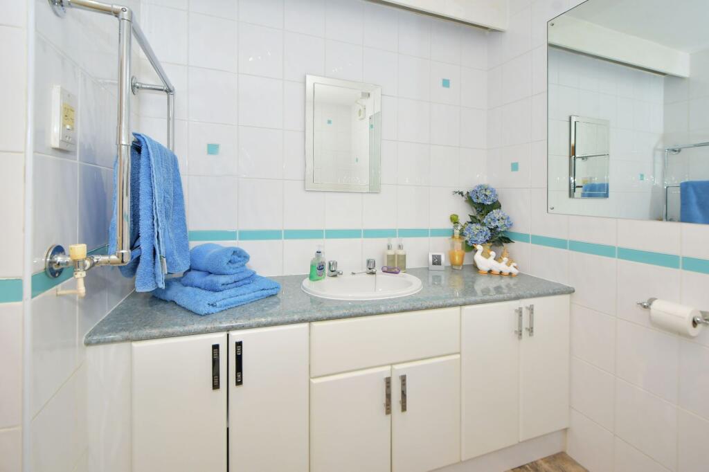Principal bathroom