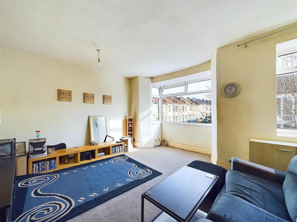 2 - END TERRACED HOUSE ARRANGED AS 2 FLATS.jpg