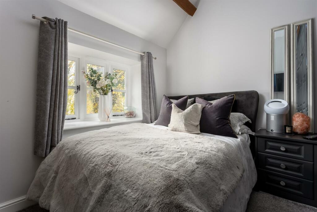31 - 23 Querns Lane - GL7 1RL - Web.jpg