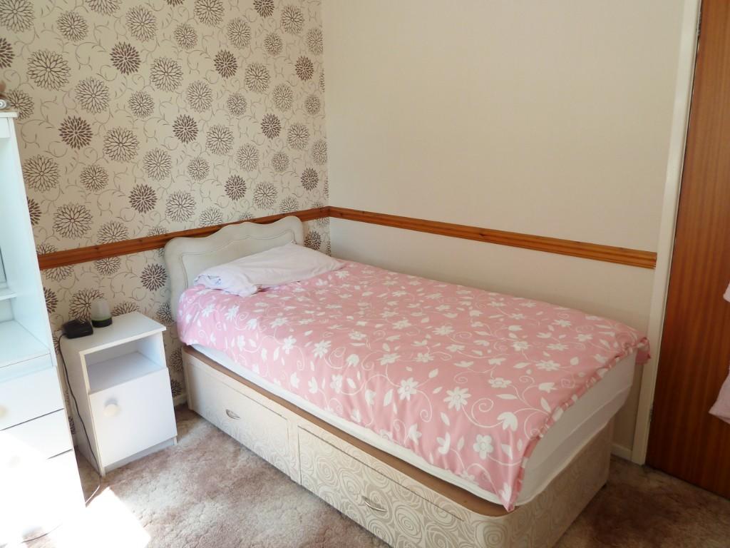 Bed 4 to the rear