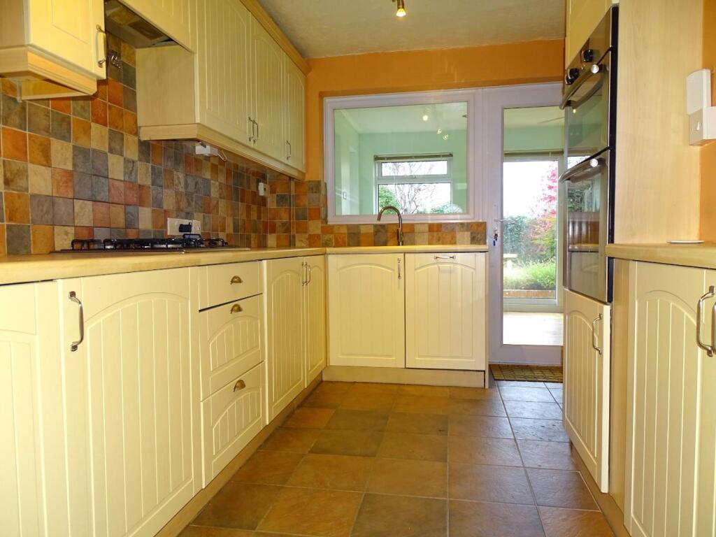KITCHEN WITH APPLIANCES