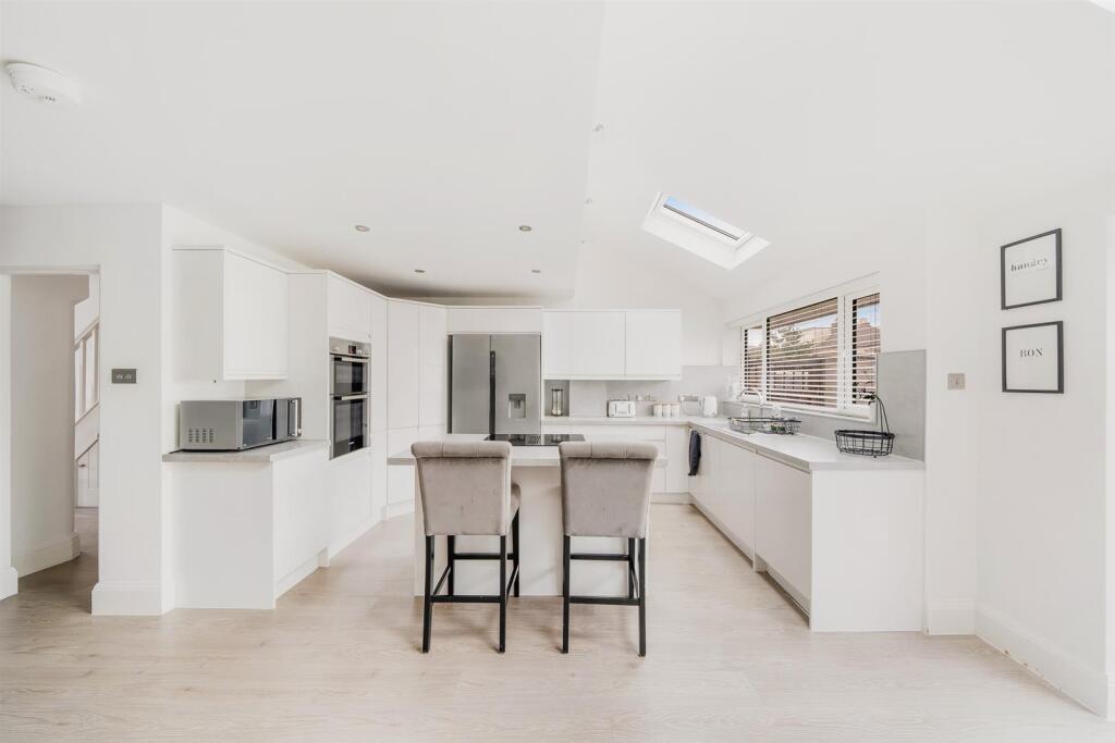 Kitchen 1.jpg