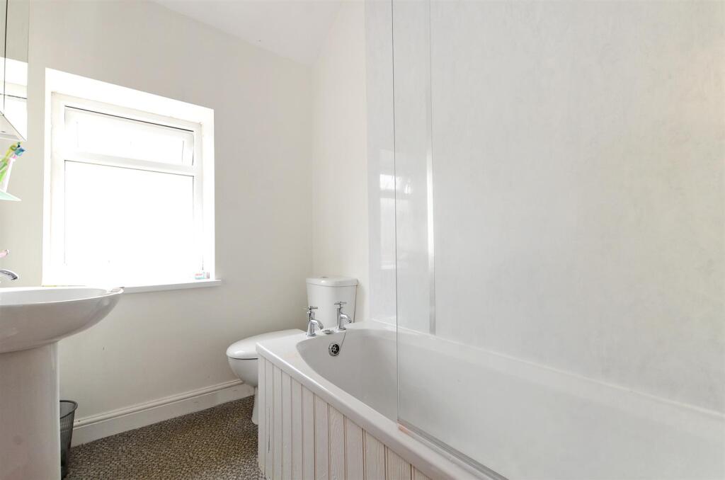 165 Whitham Bathroom.jpg