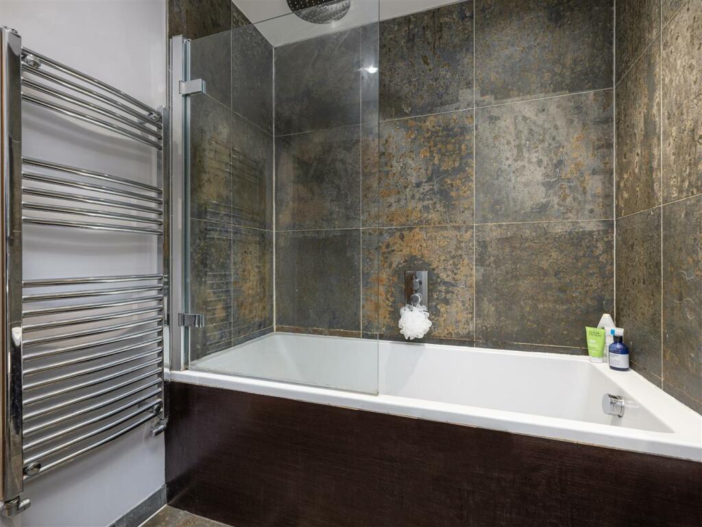 Bathroom2.jpg