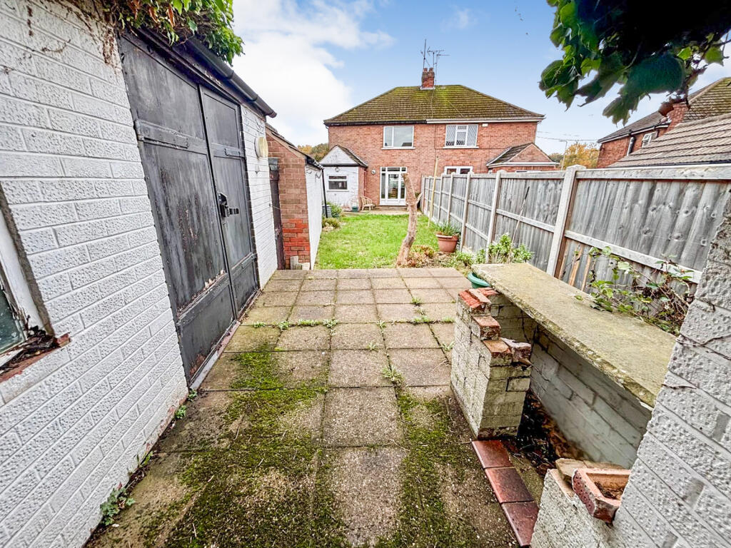 15 Woodland View - Rear T202511071418.jpg