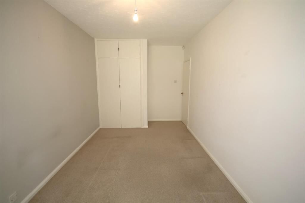 Bedroom 3b.JPG