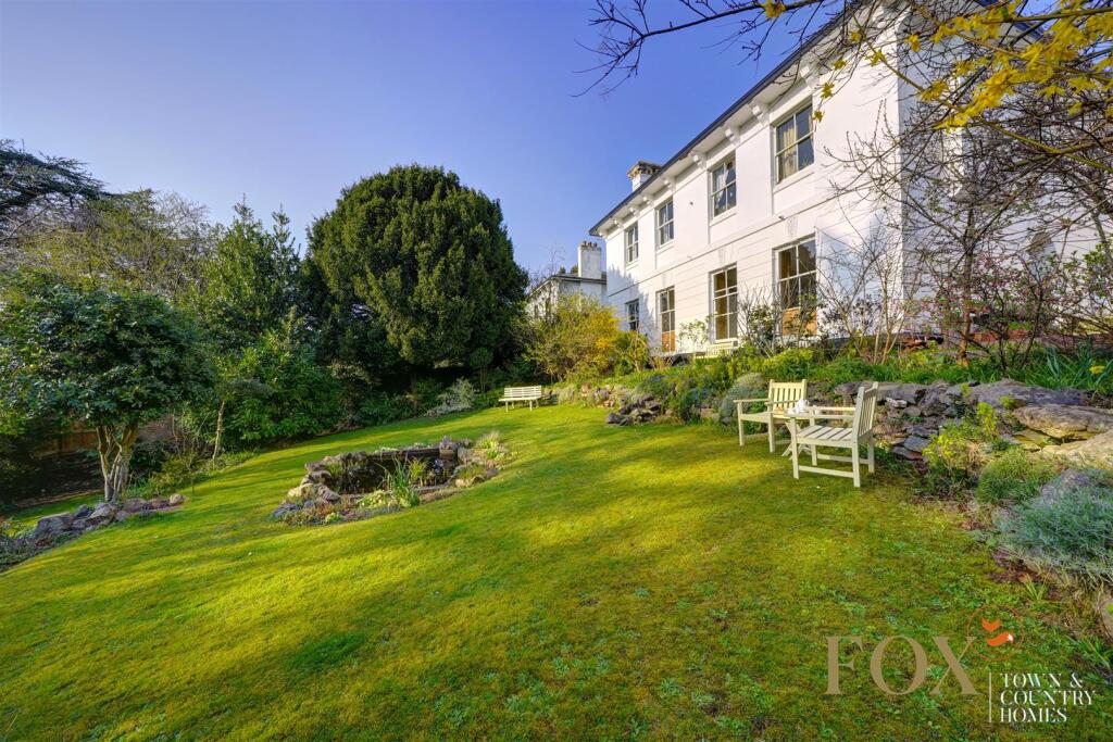 11 Lansdowne Crescen