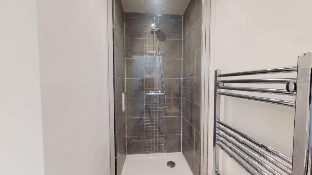 597-Gloucester-Road-Shower-Room
