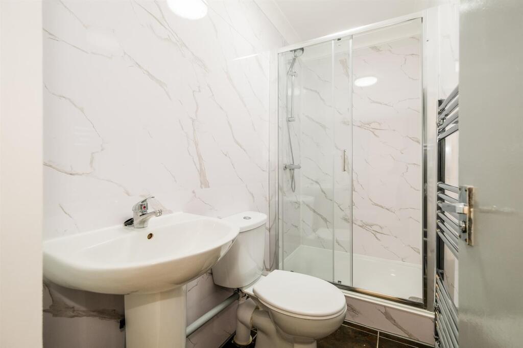 North Birkbeck studio ground floor flat-18_web.jpg