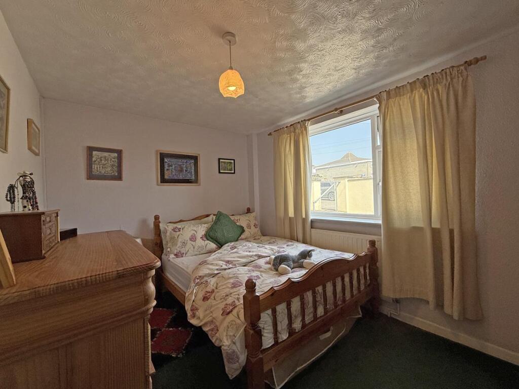 Woodland Terrace 10 Flat 3 - Bedroom.jpg