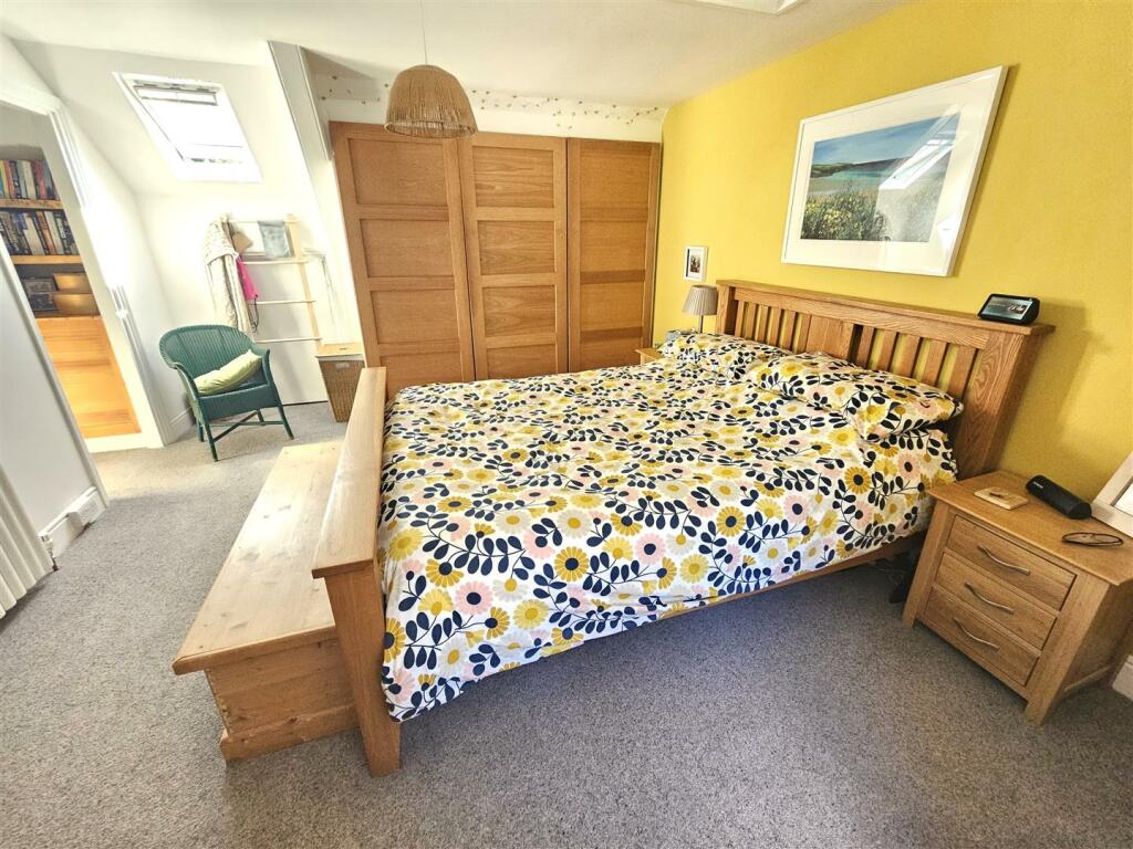 Bedroom 1(2).jpg