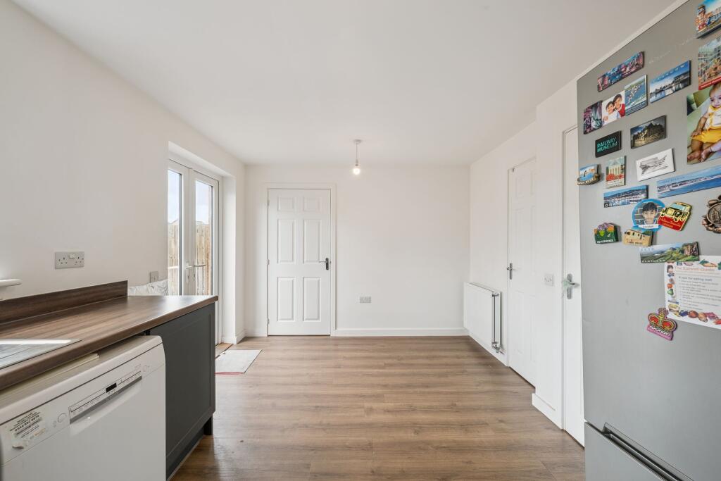 Kitchen / Dining Area