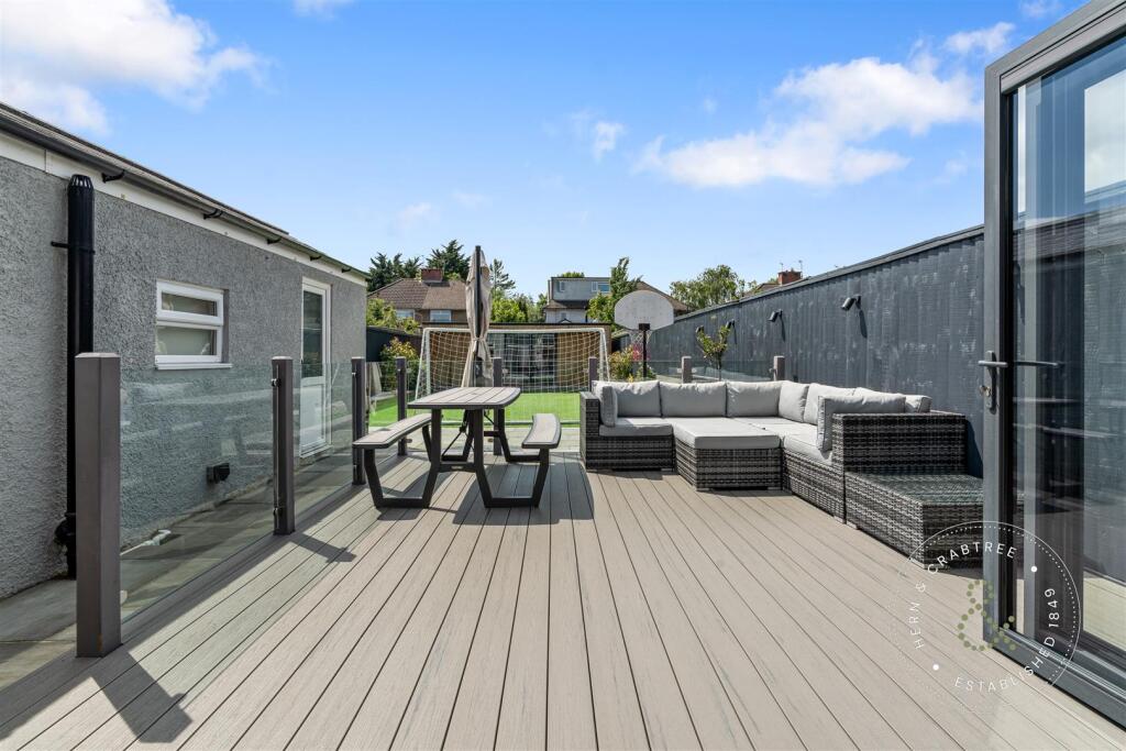 St Asaph Close, HernCrabtree (39).jpg