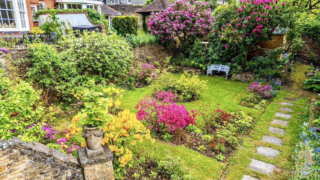 25044- 20 Arlington Drive_047.jpg