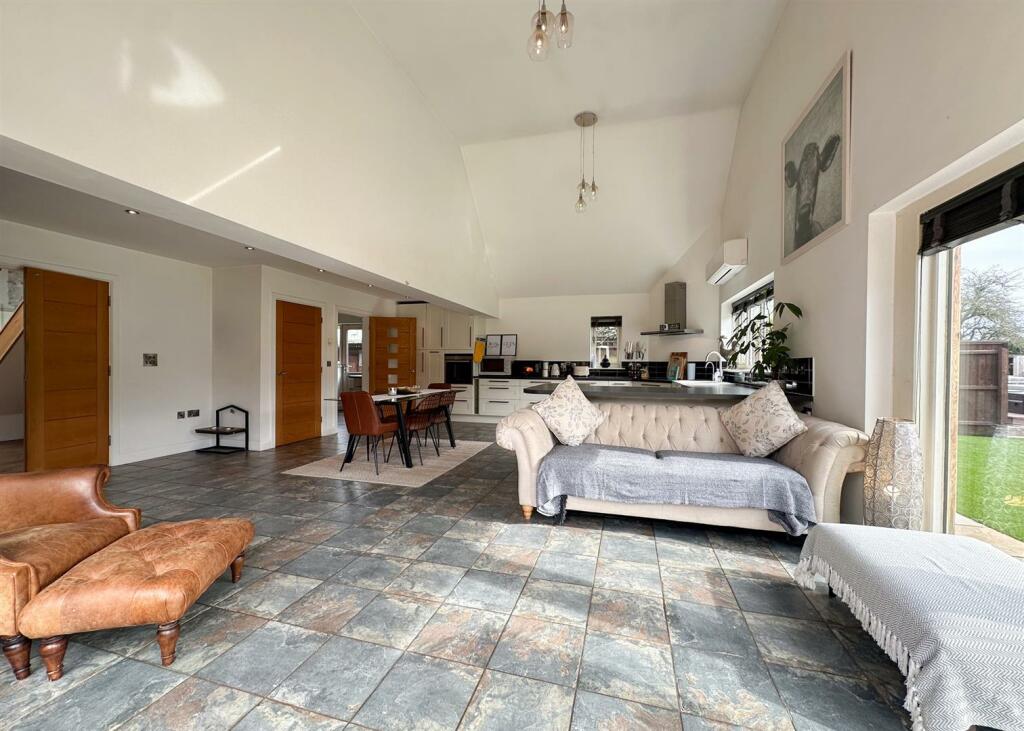 LIVING KITCHEN