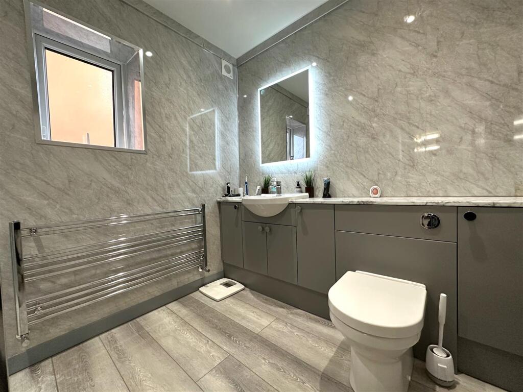 Ground Floor Shower Room 824