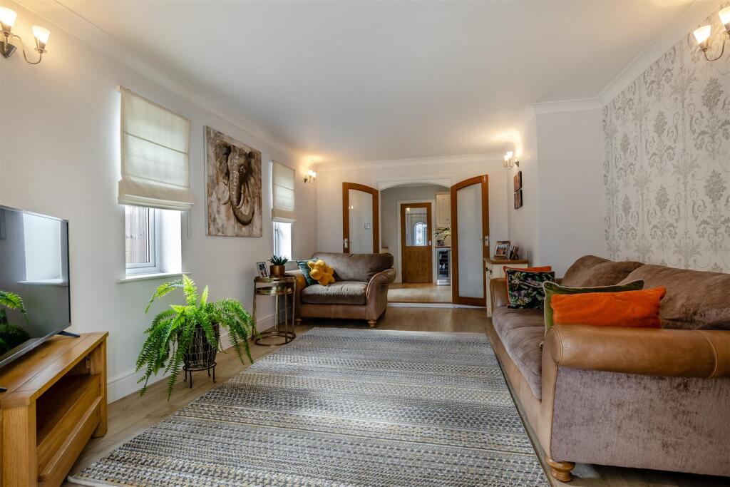 8640908-interior12.jpg