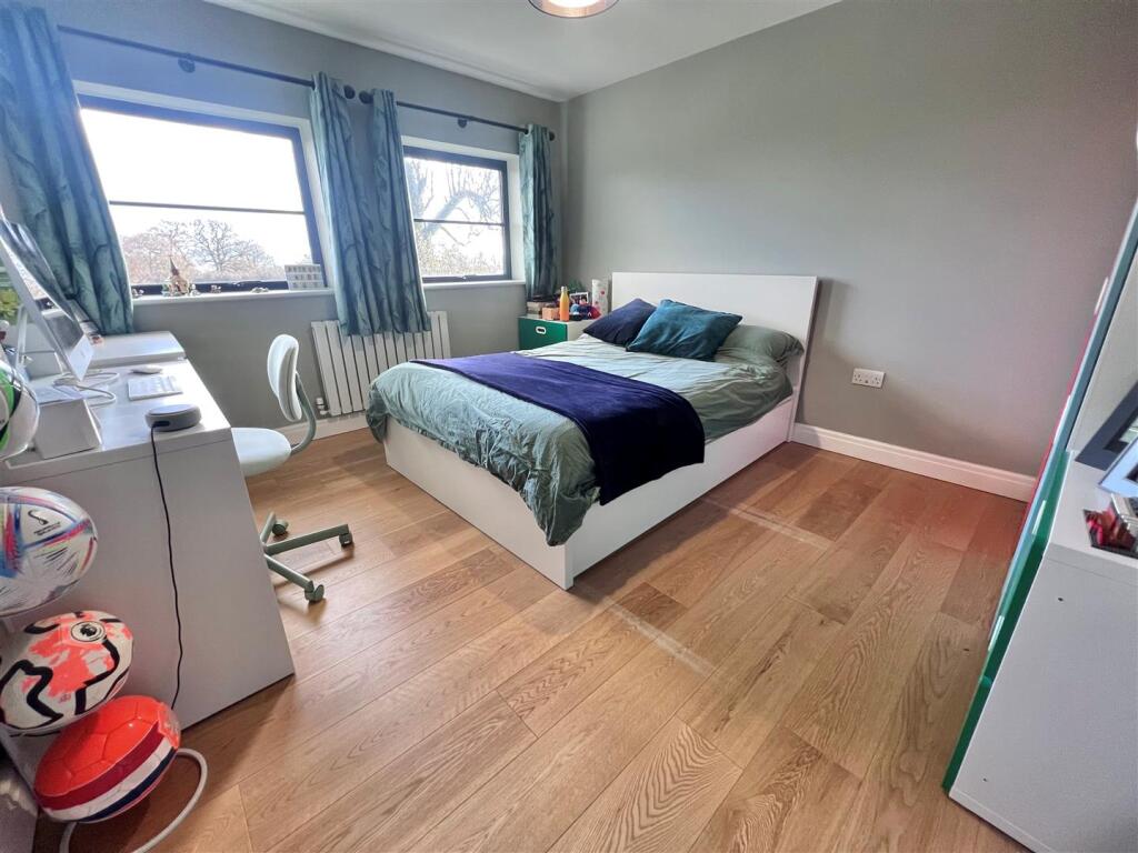 Bed 3a.jpg