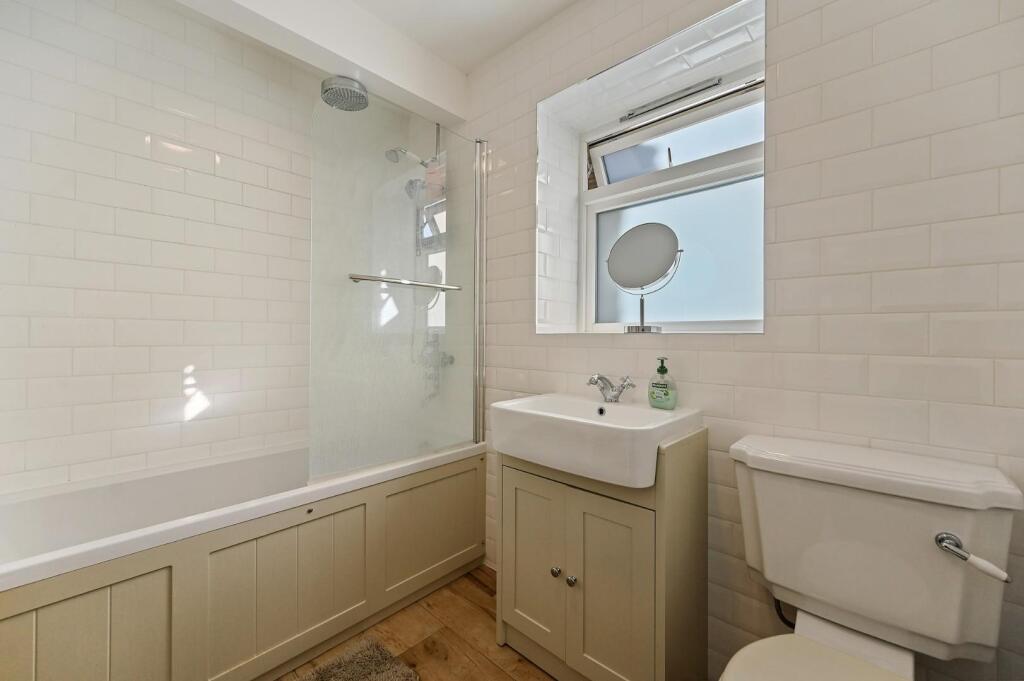 RCREE- 18a grange park- bathroom 3 (1).jpg