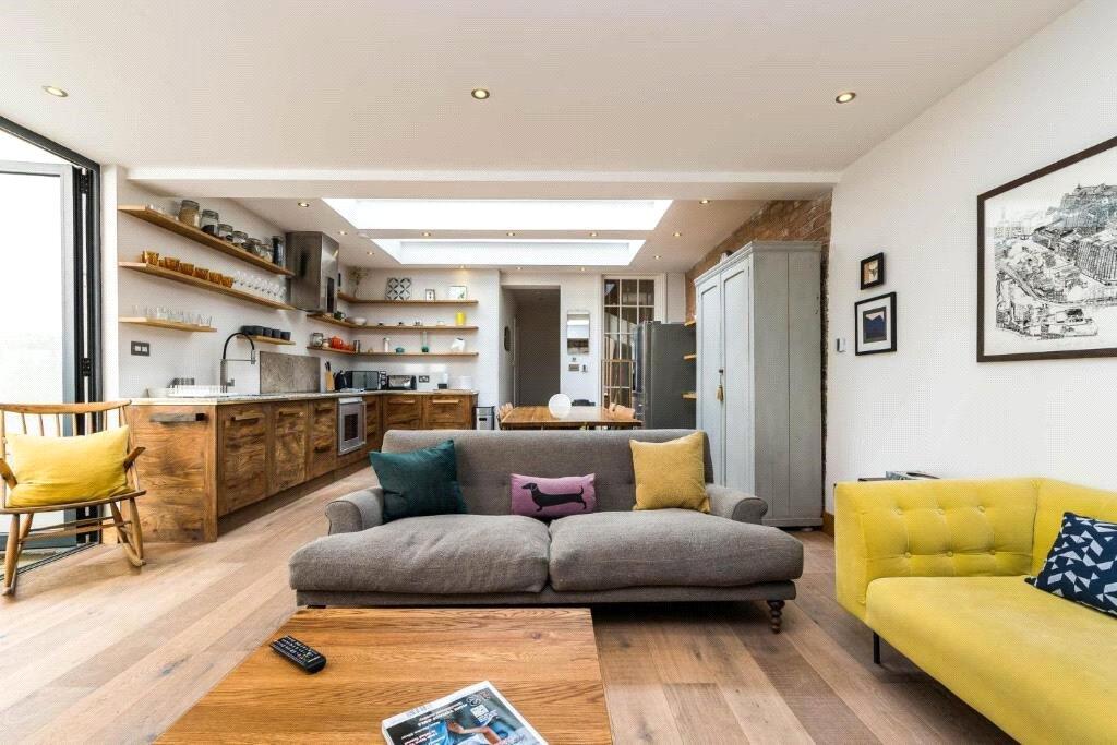 Reception/Kitchen