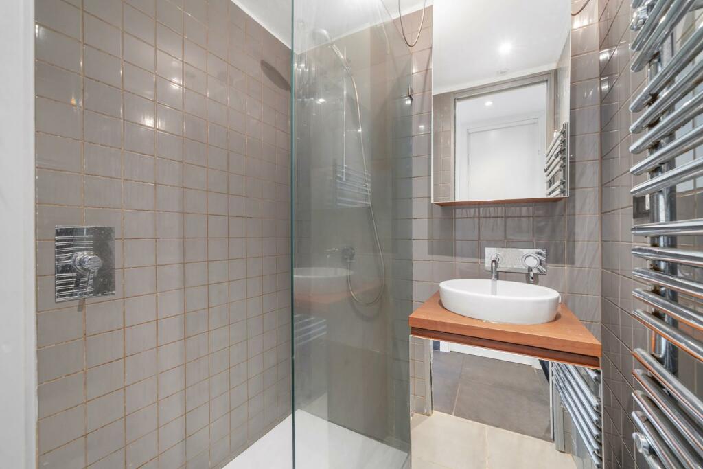 Bathroom (3).jpg