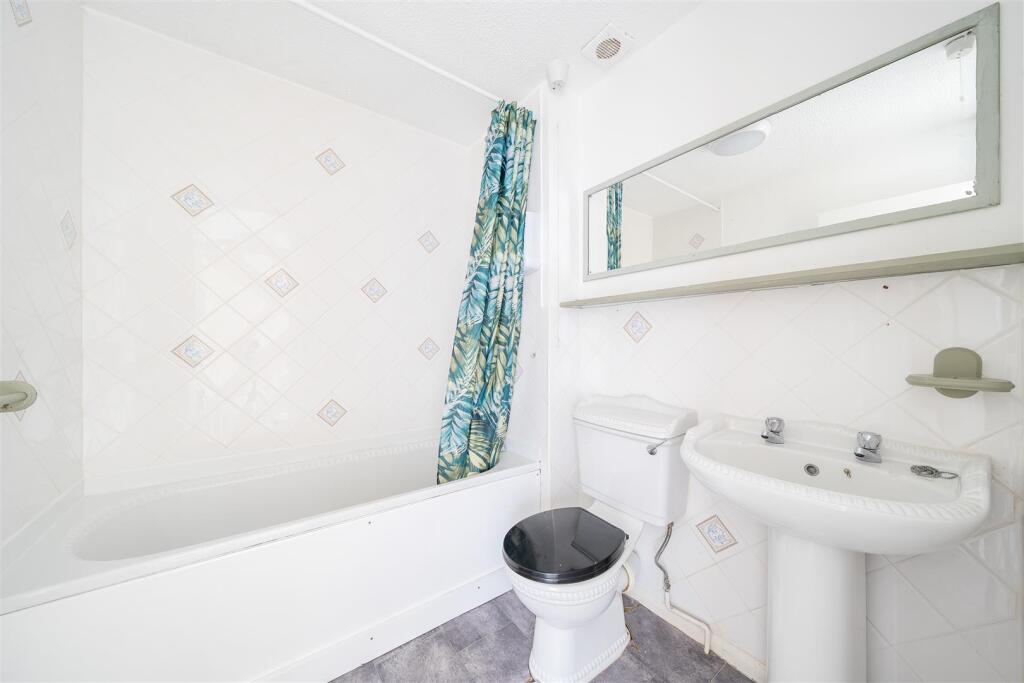 Elizabeth Close Bathroom.jpg