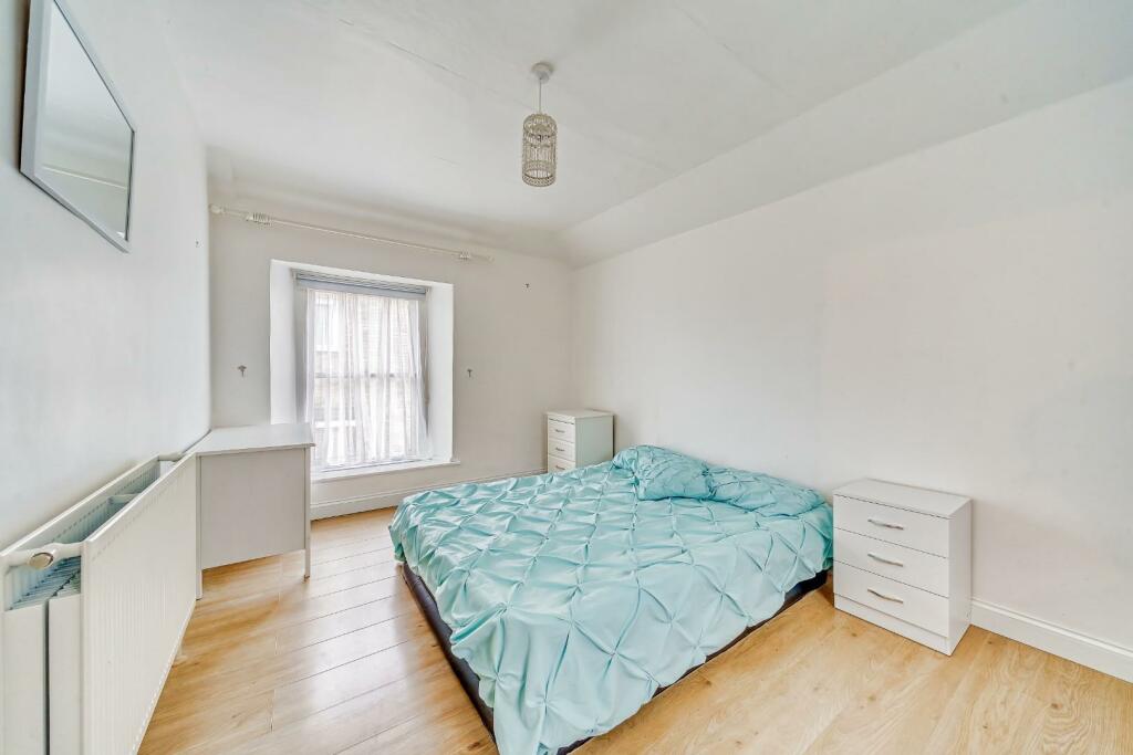 4 HORSECASTLE CLOSE - PHOTOCB X MT 18.jpg