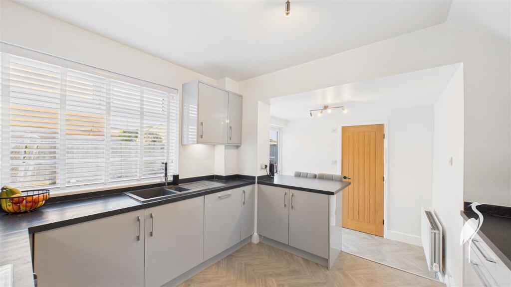 Breakfasting Kitchen