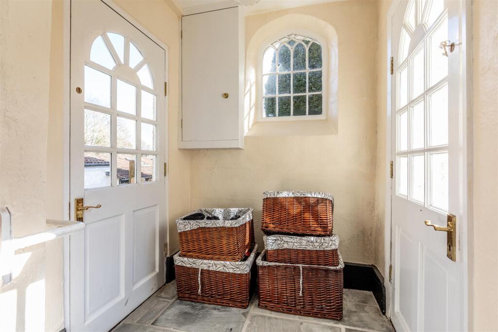 Chapel Cottage, Long Ashton Entrance Hall.jpg