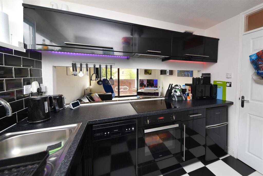 kitchen2.JPG