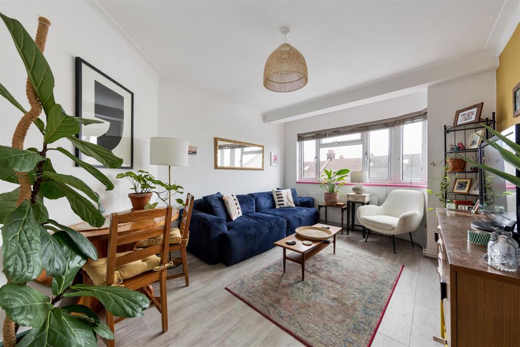 Bridge Court E10