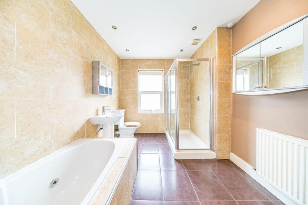 41 old lane bathroom 2.jpg