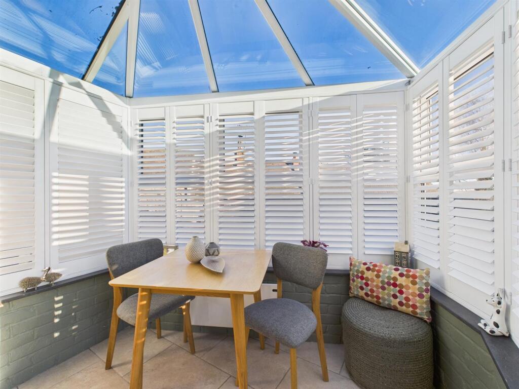 Conservatory/Dining Room