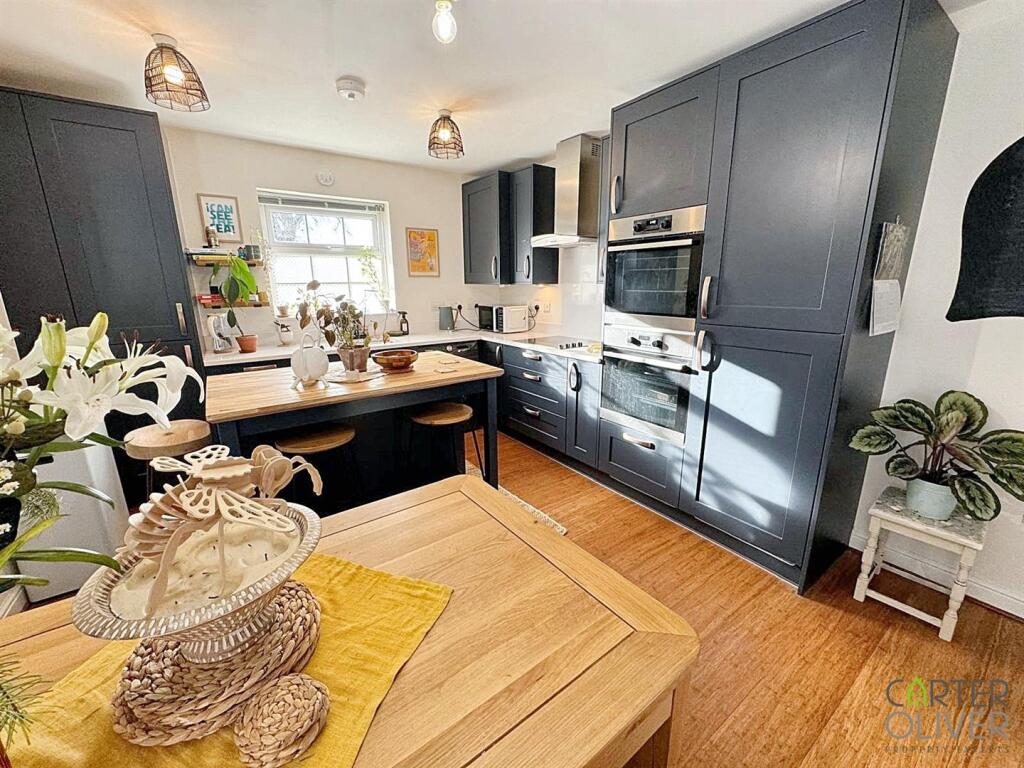 OPEN PLAN KITCHEN