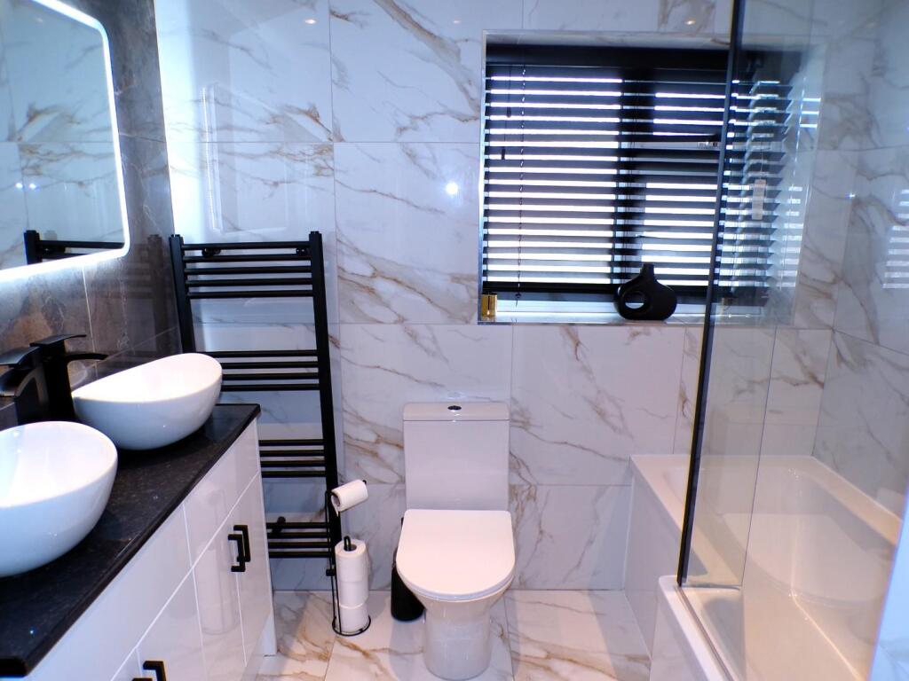 MasseyAve19bath1.JPG