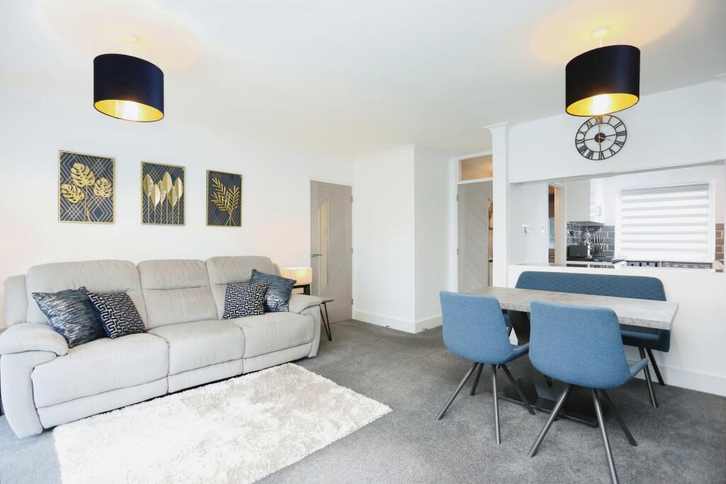 Lounge/Dining Room