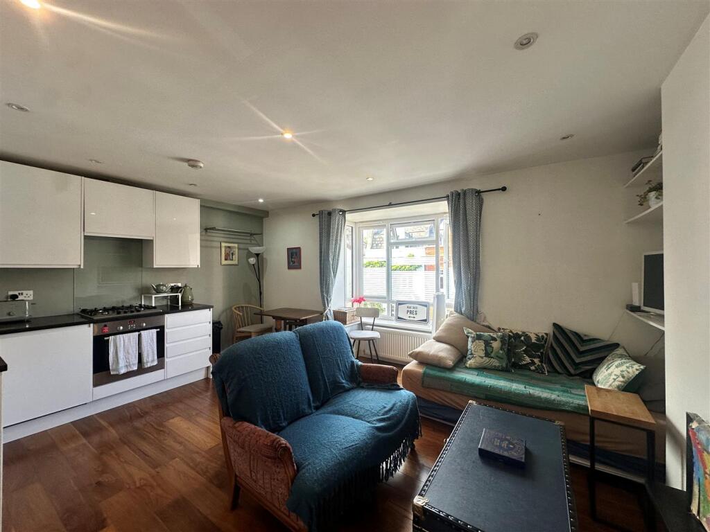 Reception - Kitchen, Queens Court, Eden Harper SW1