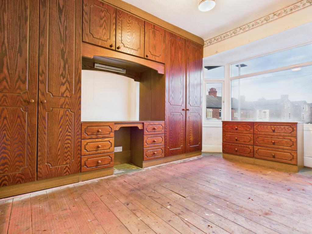 CAM03729G0-PR0204-STILL005