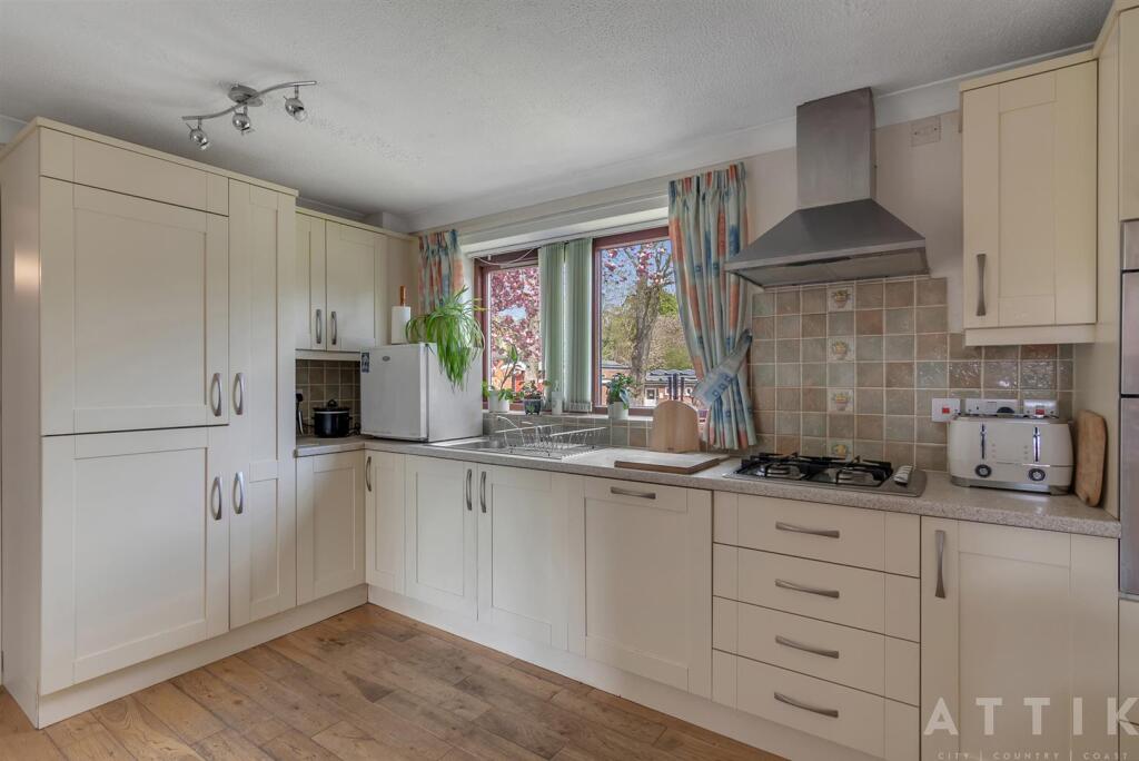 57 Holton Road Halesworth IP19 8HQ (28).jpg