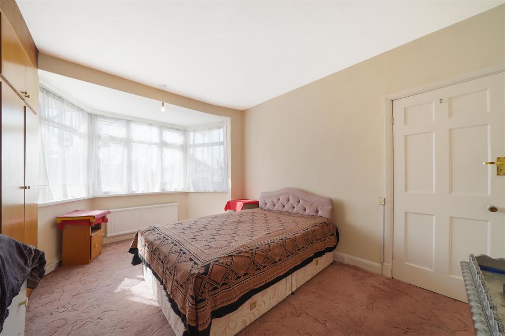200 Whitton Avenue East - fIw1pdjgX1B4uAs7VpKa.jpg
