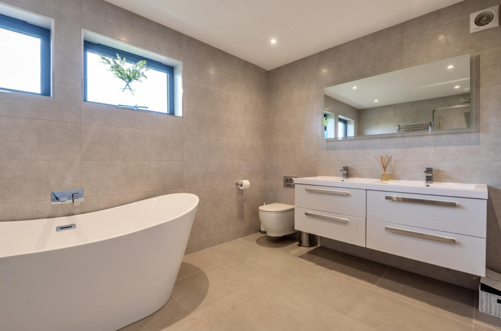 En Suite Bathroom