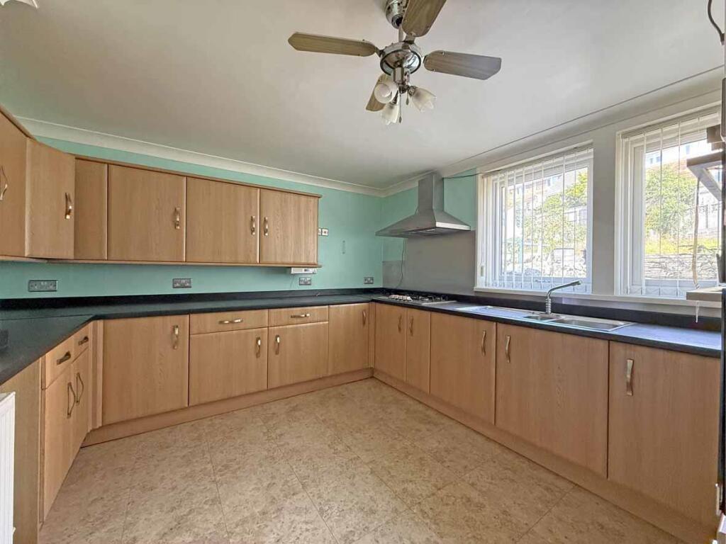 Elgin Crescent 106 - Kitchen Front.jpg